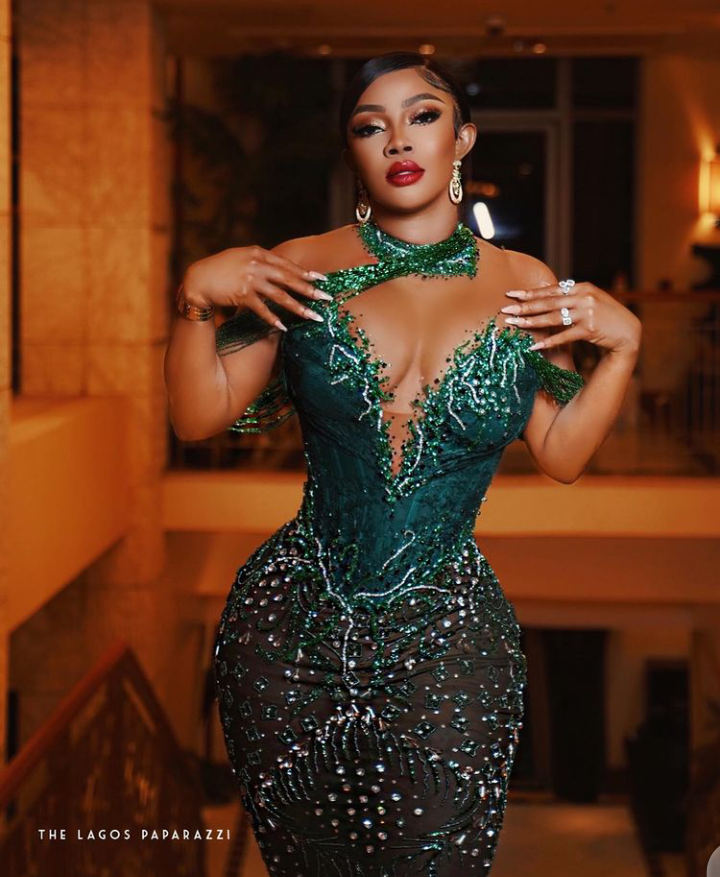 Glam Look Of The Day Toke Makinwa Stuns In A Green Lace Dress