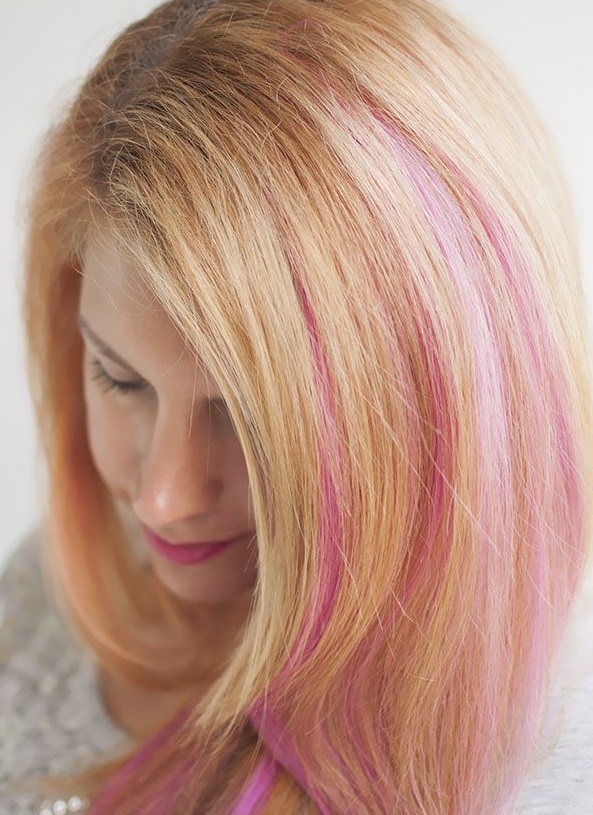 www.hairromance.com/2013/11/how-to-diy-pink-highlights-in-your-hair.html. b...