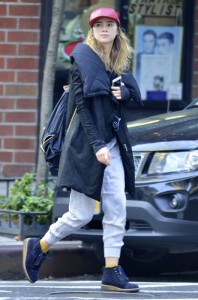 Picture Shows: Suki Waterhouse December 14, 2015 Model/Actress Suki Waterhouse spotted out and about in New York City, New York. Suki was rocking a backpack that had her initials 'SW' sewn onto the back. Exclusive All Rounder UK RIGHTS ONLY Pictures by : FameFlynet UK © 2015 Tel : +44 (0)20 3551 5049 Email : info@fameflynet.uk.com
