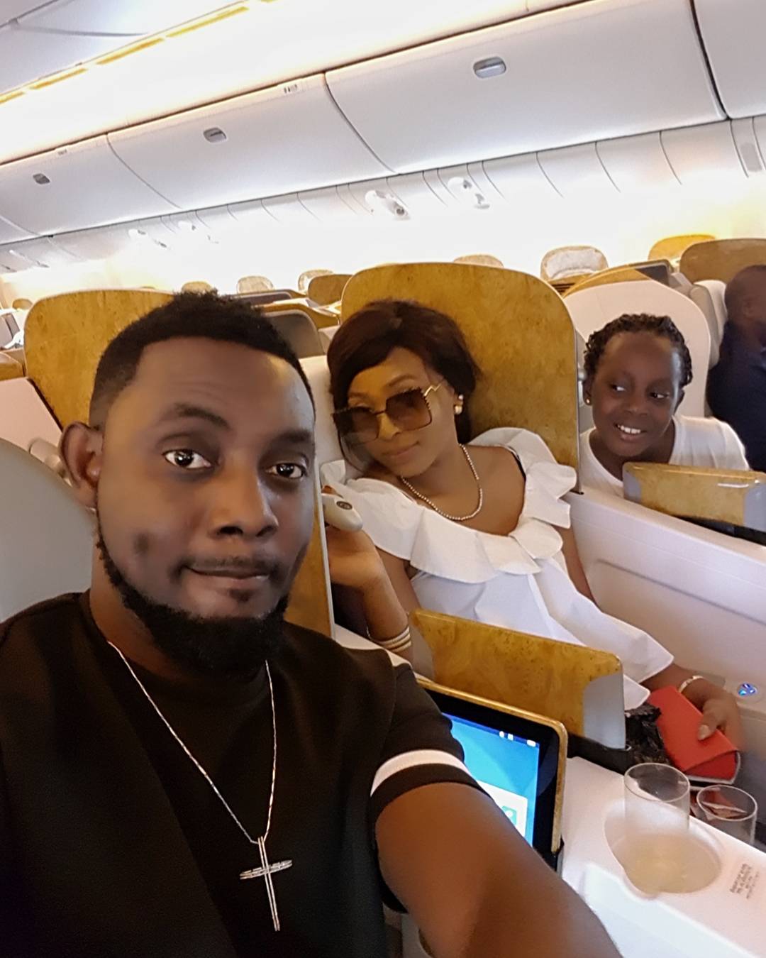 ay-jets-off-to-dubai-for-family-vacation-glamsquad-magazine