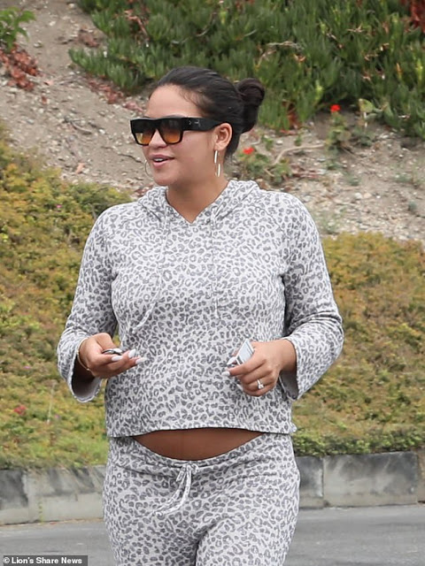 Diddys Ex Cassie Shows Off Engagement Ring As She Runs Errands In Los