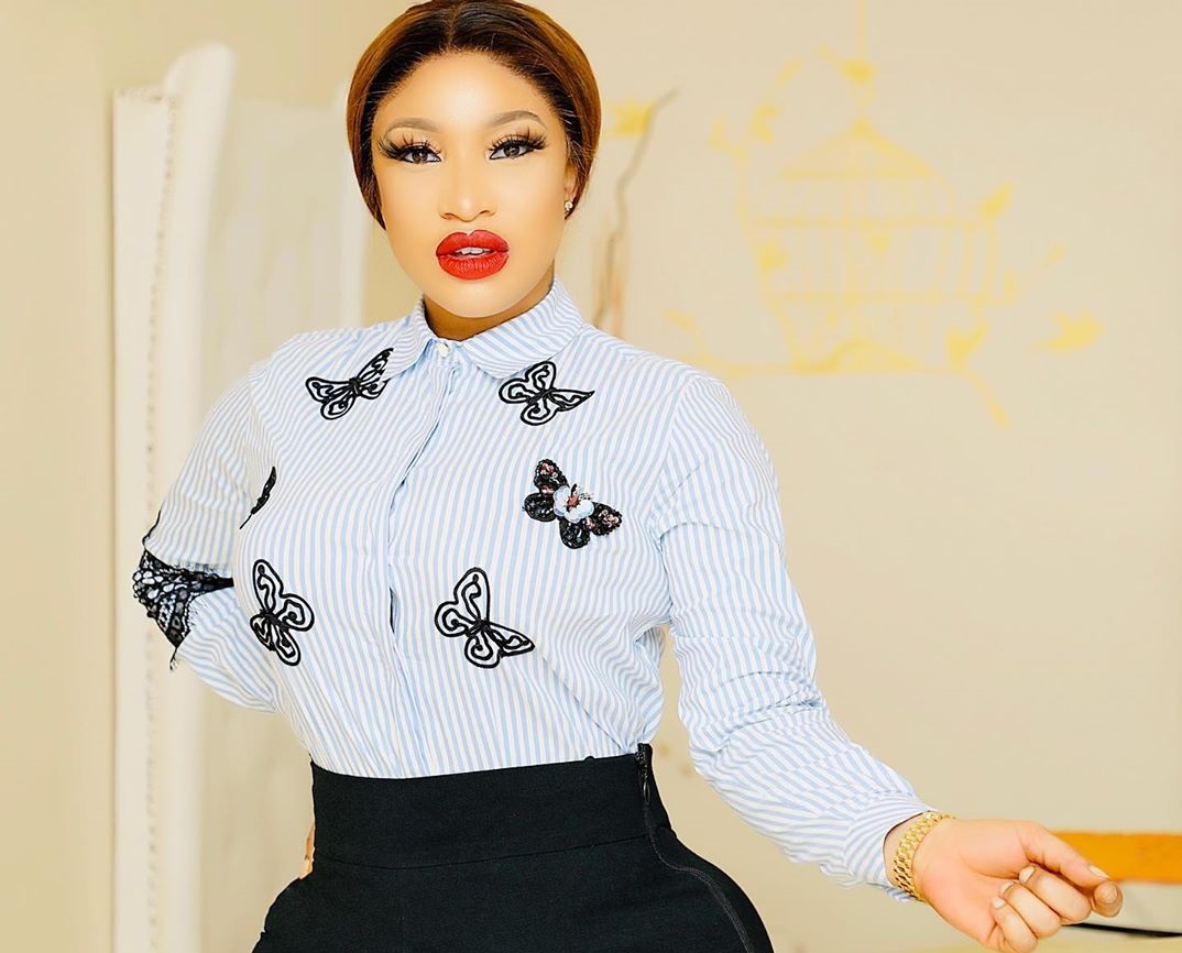 Nigerian Actress, Tonto Dikeh Freak Out Over Viral Video Of Snake ...