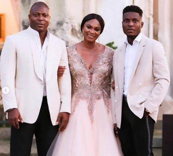 Here is Nigerian celebrity footballer, Yakubu Ayegbeni's family photo ...