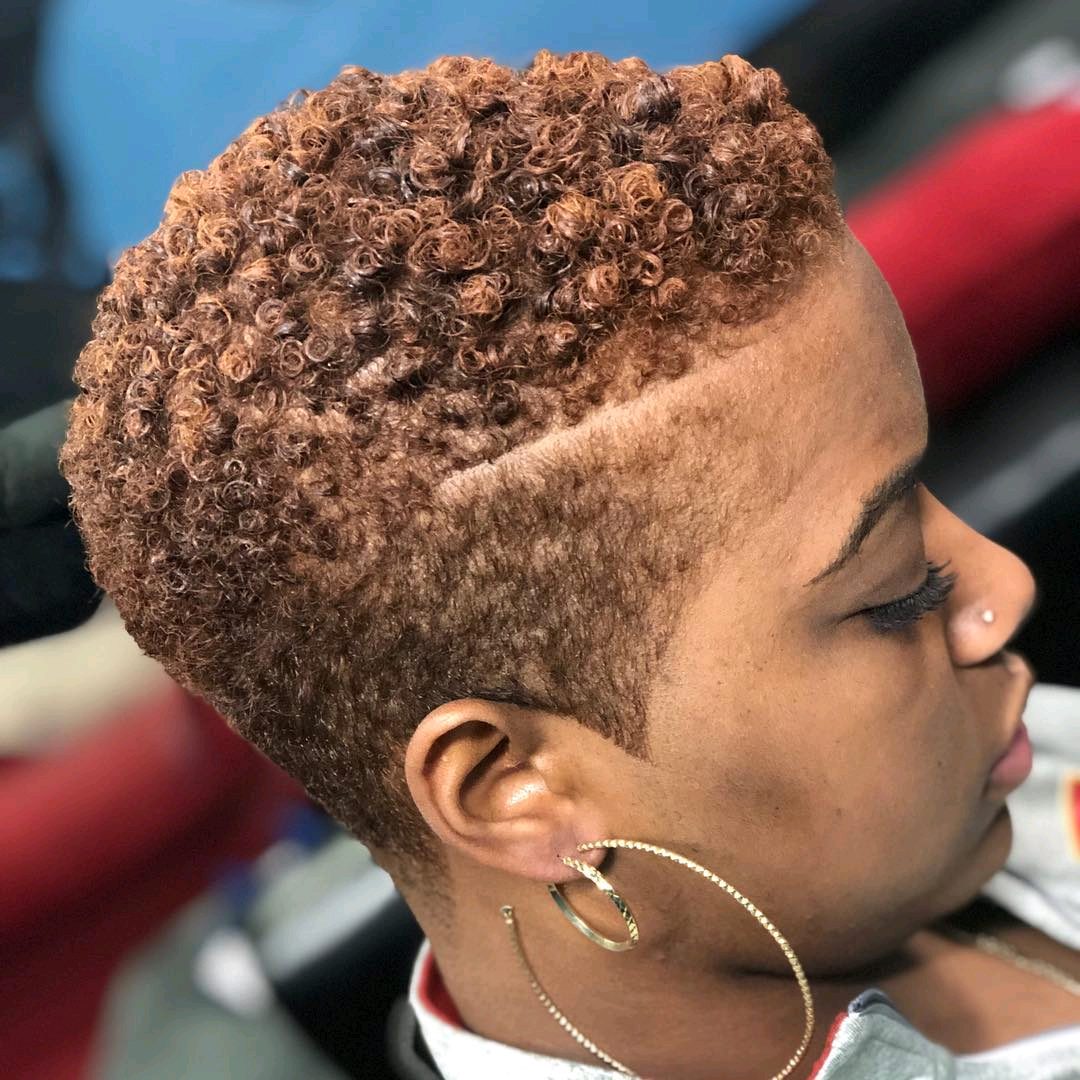 https://glamsquadmagazine.com/wp-content/uploads/2021/10/36-short-caramel-hairstyle-with-curls-BqyIbT4HaIH.jpg