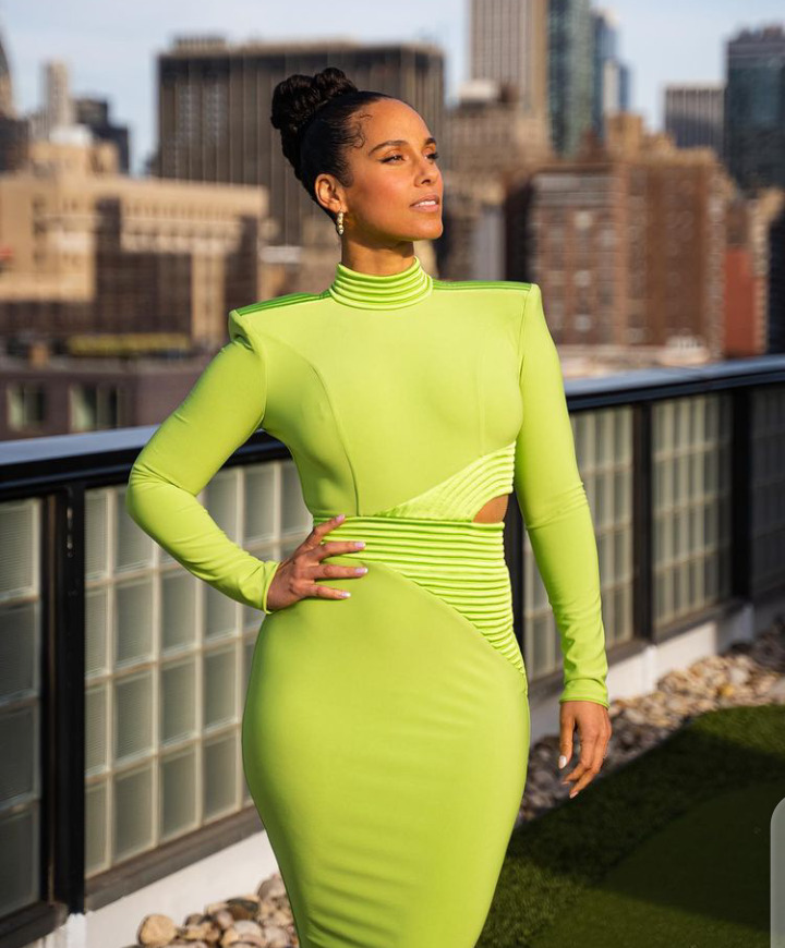 Glam Look Of The Day: Alicia Keys Stuns in a Beautiful Outfit
