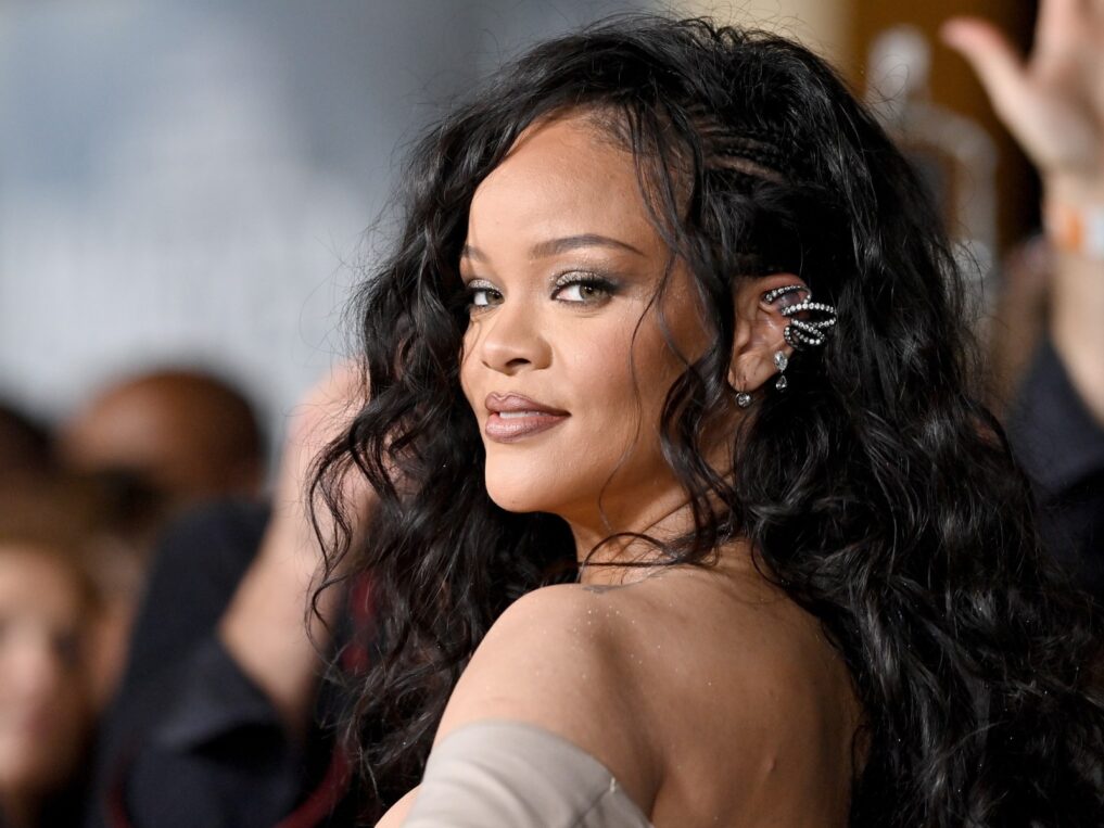 Police summoned to Rihanna's house after man show up to propose to her - See details