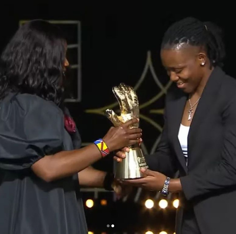 Asisat Oshoala Wins 2023 Africa's Women’s Player Of The Year For The ...