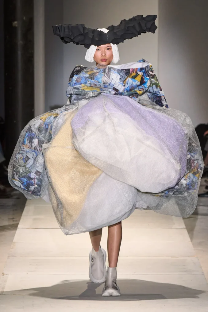 VETEMENTS☆ You're a Towel Runway オーバーサイズ フーディ Comme des GarçonsSpring 2025 Ready-To-Wear Collection